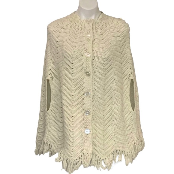 ⭐️FINAL SALE⭐️ Vintage 70’s Hand Knit Poncho Sweater with Fringe - Picture 4 of 6